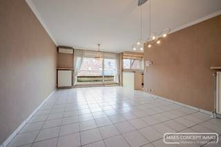 NIEUWE VOORWAARDEN! - BEZOEKMOMENT WOENSDAG 3 DECEMBERPal in het centrum van Roeselare, vind je dit lichtrijke op te frissen 2-slaapkamerappartement...