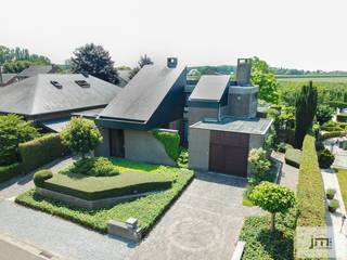Deze villa is rustig gelegen op een perceel van 11 are met een mooie zongerichte en volledig afgesloten tuin, op wandelafstand van het centrum...