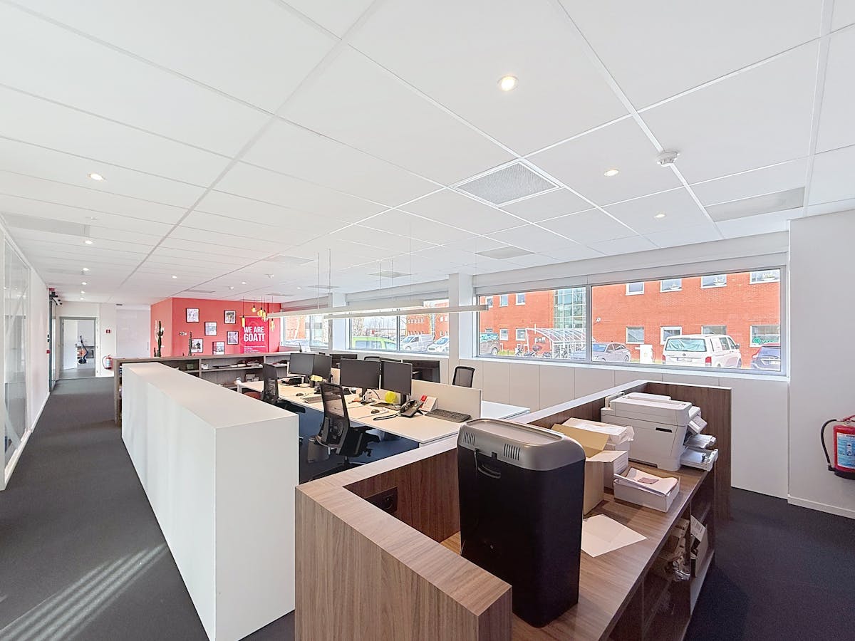 Bureau au rez-de-chaussée à louer à Ypres - photo 4