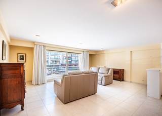 Appartement lumineux et spacieux avec deux chambres et agréable terrasse orientée ouest, à vendre dans la résidence « De Pluvier ».Au sein de cette...