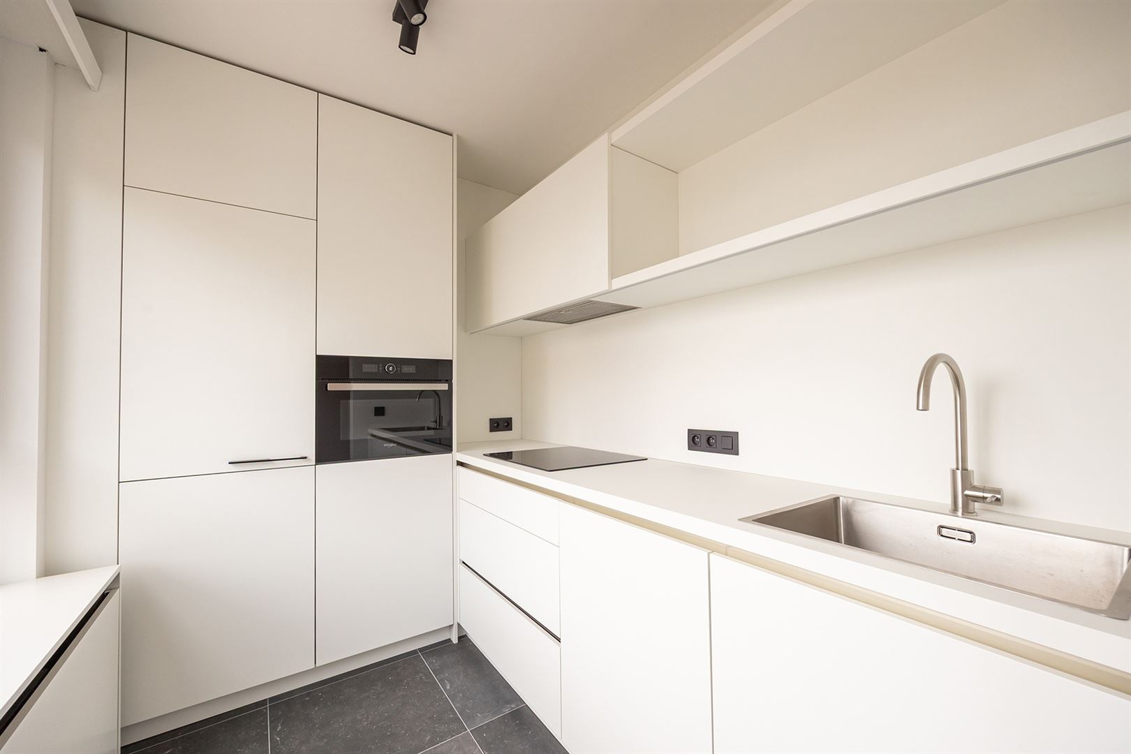 Gerenoveerd 2-slaapkamerappartement met garage in Kontich - foto 4