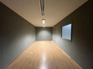 Strategisch gelegen magazijn van 450m² op het industrieterrein 'Stadsheide' in Hasselt, op een steenworp afstand van de Corda Campus...