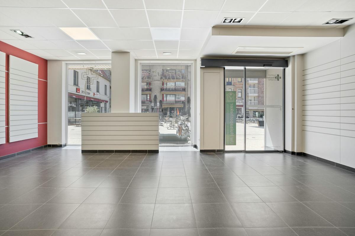Local commercial (190 m²) avec double accès - photo 5