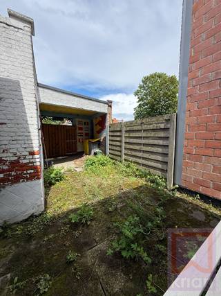 In het hart van Geel bevindt zich deze ruime te renoveren woning met heel wat potentieel. De woning beschikt momenteel over 3 slaapkamers, met op...