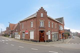 In Neerlinter, deelgemeente van Linter, vind je deze grote, te renoveren woning op een zuidoost georiënteerd perceel van 5are 29ca. De woning is...