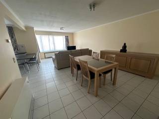 <p><span>Centraal gelegen appartement op de 2eV verdieping in een gebouw met lift, ruime living, ingerichte keuken met toestellen, berging, apart toilet, badkamer met douche, 2 slaapkamers, zonnig terras met bergkast, achterliggende garagebox, dichtbij winkels en openbaar vervoer.</span></p><p><span> </span></p><p><span>Troeven:</span></p><p><span> </span></p><p><span>+ centrale ligging</span></p><p><span>+ gebouw met lift</span></p><p><span>+ zonnig terras</span></p><p><span>+ garagebox</span></p><p><span> </span></p><p><span> </span></p><p><span>Kom niet 'TE LAET' en maak een afspraak via <span>info@immodelaet.be</span></span><span> of 03/644.00.88! </span></p><p><span> </span></p><p><span> </span></p><p><span> </span></p>