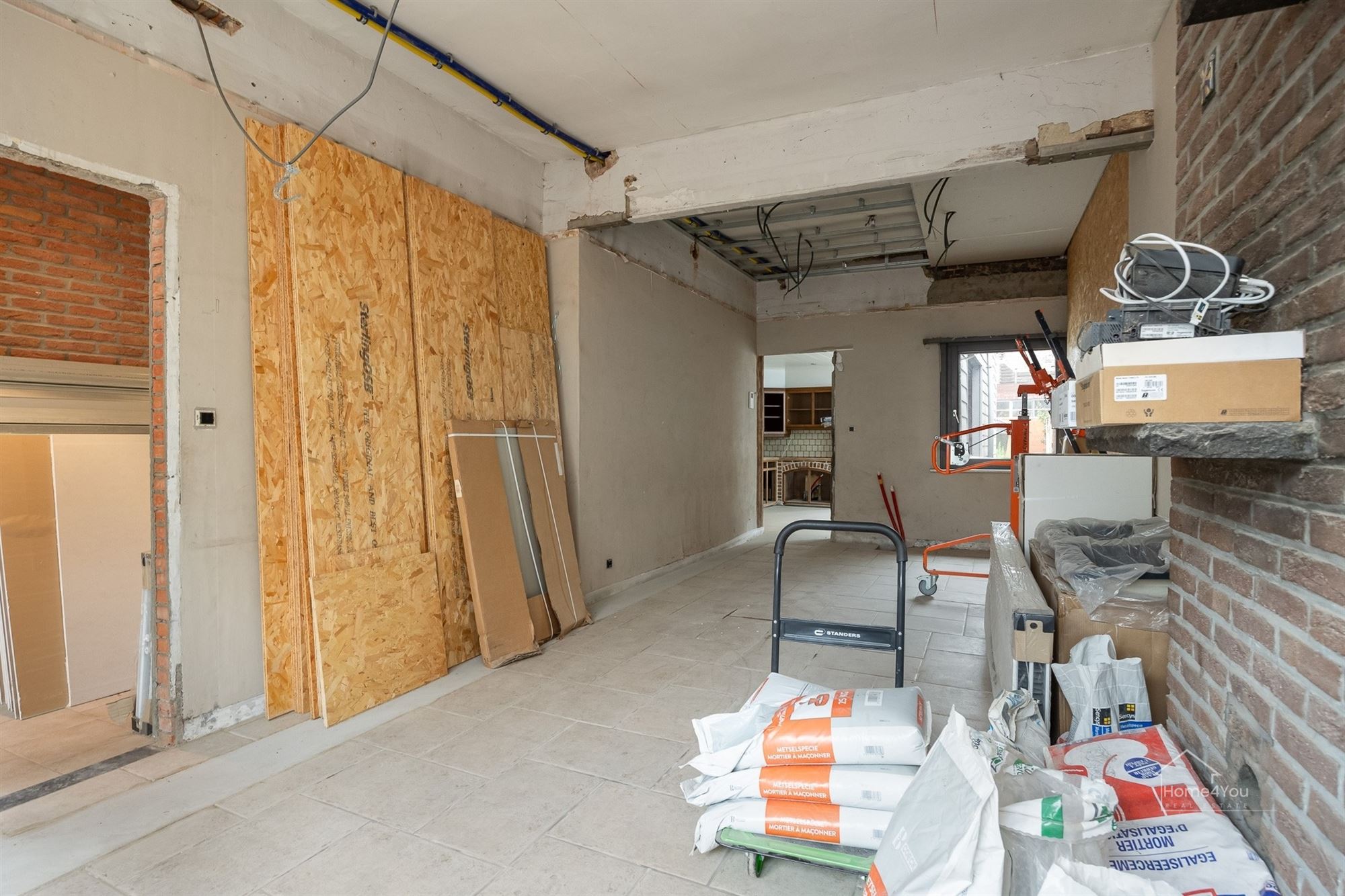 Te Renoveren Rijwoning - 2/3 slaapkamers + zolder - foto 4