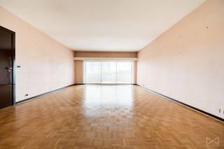 WE INVEST WEST is pleased to present this beautiful opportunity in Ganshoren.Avenue Jean-Sébastien Bach enjoys a prime location: * Public transport...