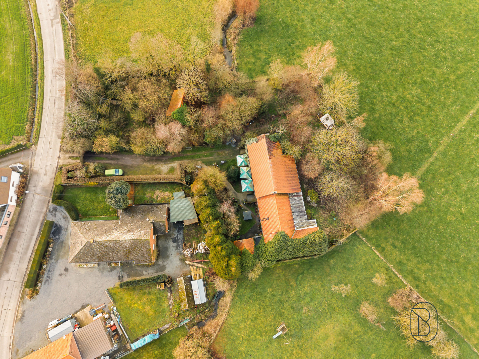 Hoeve met handelsruimte en woning, ideaal gelegen! - foto 4