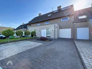 In een rustige en kindvriendelijke buurt bevindt zich deze energiezuinige woning met een praktische indeling en aangename buitenruimte. Via...