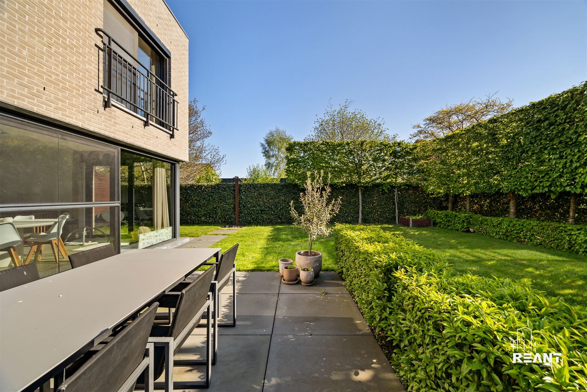 Instapklare woning met 4 slaapkamers, tuin en garagebox. - foto 2
