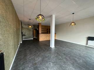 Winkel- of kantoorruimte (EPC label B) met private parking, gelegen in het centrum van Houthalen tussen 2 publieke, gratis, parkeerplaatsen, het...