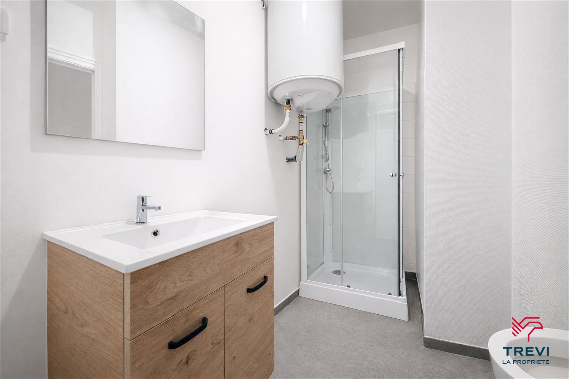 Studio rénové avec entrée indépendante – Centre de Thuin - photo 4