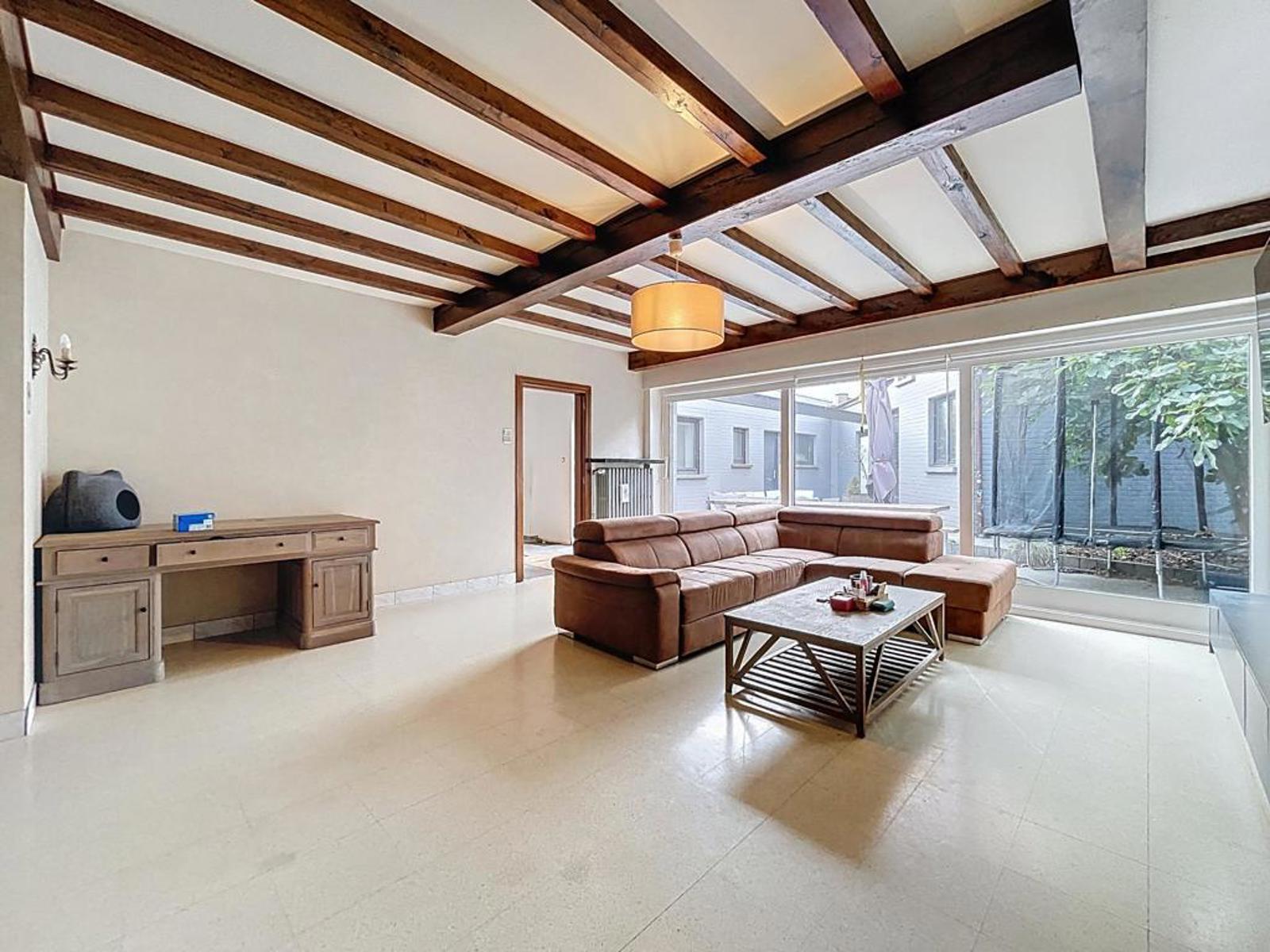 Woning met 5 slpk, bureel en magazijn van 170m² met uitweg - foto 5