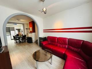 In een volledig vernieuwde en rustige buurt van Menen bevindt zich deze verzorgde woning, ideaal voor wie op zoek is naar comfort, charme en...