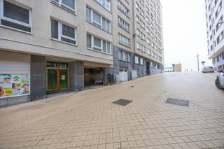 Ruime garagebox in het hart van OostendeDeze grote garagebox gelegen tussen de Albert I-Promenade en de Van Iseghemlaan biedt plaats aan maar liefst...