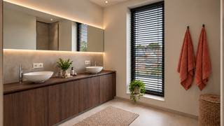 <p>Ontdek dit schitterende penthouse, gelegen op de tweede verdieping van nieuwbouwresidentie "Paddenhoek".<br />Dit luxueus afgewerkte penthouse omvat omvat een lichtrijke leefruimte die naadloos overgaat in een hedendaagse keuken, perfect voor gezellige avonden met vrienden en familie.<br />Twee ruime en comfortabele slaapkamers bieden rust na een drukke dag, terwijl de badkamer stijlvol werd afgewerkt met maatkasten, dubbele lavabo en inloopdouche.<br /> </p>
<p>Omgeven door royale (privatieve) terrassen (140m² rondom), geniet u hier van een optimaal wooncomfort. <br />Dit penthouse is perfect voor wie zoekt naar een eigentijdse thuis met veel lichtinval en ruimte.<br /><br />De residentie is ideaal gelegen in een rustige buurt, met alle belangrijke voorzieningen en invalswegen in de direkte nabijheid.<br />Verkoop met 6% BTW (onder voorwaarden)!<br />Mis deze kans niet om dit premium penthouse om te toveren tot uw nieuwe thuis. <br /><br />Neem vandaag nog contact op voor meer informatie of om een bezichtiging in te plannen.</p>