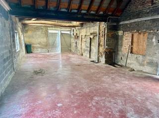 TE HUUR , loods (± 70m²)INDELING:Magazijn/opslagruimte met poort  ( 2,20 H - 2,40 B )BESTEMMINGSMOGELIJKHEDEN:OpslagBij interesse uw bezoek aanvragen...