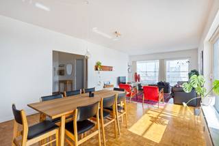 Sky high met stijlWelkom op de bovenste verdieping van residentie Den Dryhoeck, waar ruimte, licht en renovatie-klasse elkaar ontmoeten in een...