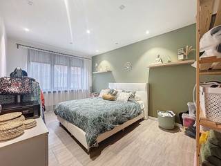 We Invest et Lucas ont le plaisir de vous proposer à la vente cet appartement deux chambres situé au sein d’une petite copropriété de trois unités...