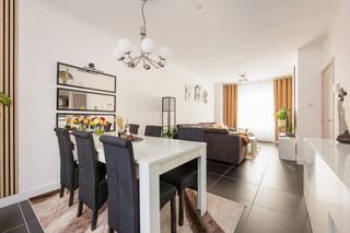 Gerenoveerde rijwoning met 4 slaapkamers. Rustig gelegen op wandelafstand van de grote markt. Elektriciteit conform! 12 zonnepanelen. Epc 174...