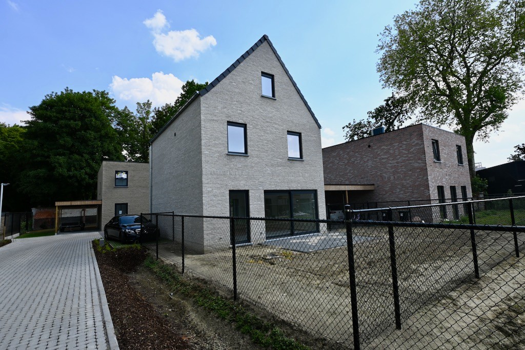 Nieuwbouwwoning in centrum Broechem met 3  tot 4  slaapkamers ! - foto 2