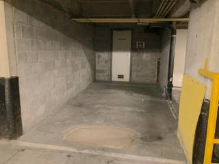 Quartier CORA - Dans un complexe immobilier situé entre l'avenue de Calabre et Jean Monnet, bon emplacement de parking d'une profondeur de +/-5m...