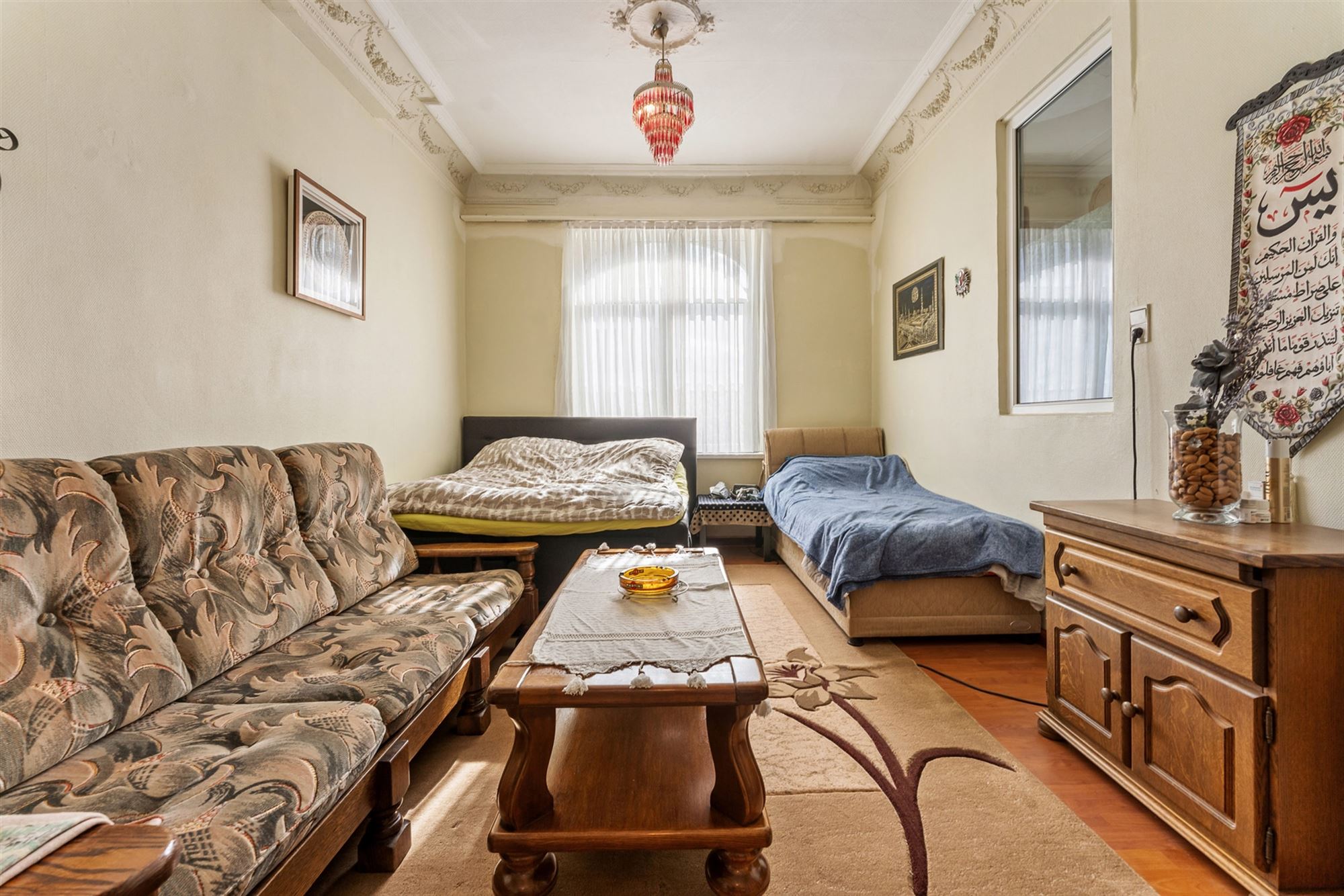 CENTRAAL GELEGEN WONING (197M²) MET 5 SLAAPKAMERS EN BUITENRUIMTE TE HASSELT CENTRUM - foto 2