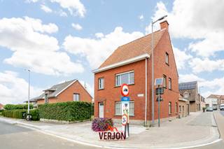 In het hart van Ardooie bevindt zich deze  woning ideaal voor wie op zoek is naar comfortabel wonen op een centrale locatie.De woning beschikt over...