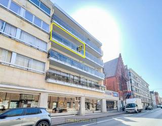 Te huur lichtrijk appartement met ruime woonkamer en kelderberging op topligging in het centrum van Ronse.Dit INSTAPKLAAR, ENERGIEZUINIG  appartement...