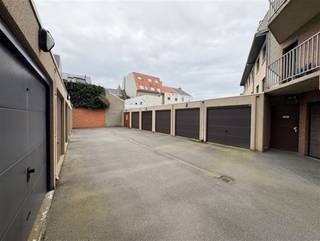  Gemakkelijke te bereiken garagebox in Meeuwenlaan.Prijs: 280€/3 maand...