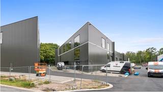 Welkom op de Ambachtslaan 5/2 te As.Op de verbindingsweg tussen As en Genk vinden wij dit recent gebouwde kantoor terug, gelegen binnen een...