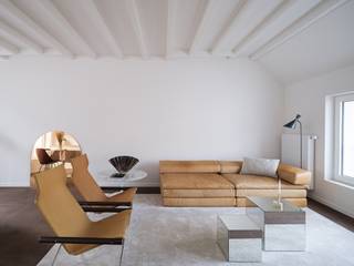 <strong>Appartement rénové de haute qualité avec 3 chambres à proximité de Gand-Sud</strong><br /><br />Situé dans un petit projet de rénovation, discrètement implanté derrière la Keizer Karelstraat et à distance de marche de Gand-Sud et du centre historique, cet appartement spacieux et entièrement rénové offre un cadre de vie moderne et confortable.<br /><br />L’immeuble ne compte que trois unités résidentielles, garantissant intimité, gestion simplifiée et faibles charges fixes.<br />La rénovation complète, réalisée en 2025, met l’accent sur l’efficacité énergétique, l’esthétique et la qualité des finitions. Le résultat : un appartement contemporain présentant une excellente performance énergétique (label A – EPC 100).<br /><br />Avec une surface habitable de 107 m², le bien offre une agréable sensation d’espace en plein cœur de la ville. Le séjour lumineux, les trois chambres, ainsi que la cuisine et la salle de bains élégantes assurent un agencement fonctionnel alliant confort et raffinement.<br /><br /><strong>Un bien idéal pour des familles ou investisseurs à la recherche d’une propriété économe en énergie, clé en main et facile d’entretien, située dans un emplacement privilégié à Gand.</strong><br /><em>(Les frais relatifs à la mesurage et à l’acte de base sont à charge de l’acquéreur.)</em>