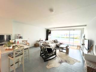 Ruim en licht appartement in BredeneOntdek dit aantrekkelijke appartement met een bewoonbare oppervlakte van 92m², gelegen in een sfeervolle omgeving...