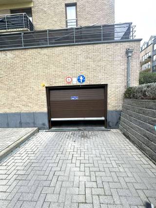 Ondergrondse parkeerplaats te huur Anderlecht.De parking bevindt zich in een recent gebouw en is gemakkelijk toegankelijk.Parkeren is...