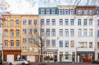 PLAN UW BEZOEK VIA VOLGENDE LINK: https://listed.mijnhuurprofiel.be/whise/7596606In de levendige Kronenburgstraat, op de grens van het bruisende Zuid...