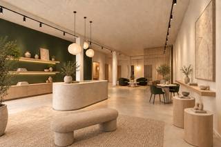 <p>Op een absolute toplocatie midden in het commerciële centrum van Schilde bevindt zich dit uitstekend gelegen handelspand, klaar voor de realisatie van een nieuwe commerciële invulling.</p>
<p>Het pand werd volledig voorbereid om verder naar eigen smaak en volgens de specifieke noden van de toekomstige eigenaar te worden ingericht. De casco afwerking biedt hierbij maximale vrijheid om de ruimte volledig af te stemmen op het gewenste concept, de huisstijl en de activiteiten van de zaak.</p>
<p>Recent werden bovendien de ramen volledig vernieuwd, waardoor het handelspand beschikt over een verzorgde en hedendaagse uitstraling én een uitstekende visibiliteit naar het passerende verkeer.</p>
<p>Een belangrijke bijkomende troef is de ruime parkeergelegenheid. Er kan geparkeerd worden aan het handelspand zelf, op de pocketparkings aan de overzijde én achter het gebouw. Een aanzienlijk voordeel voor zowel klanten als personeel.</p>
<p>Dankzij de centrale ligging, sterke zichtbaarheid en uitstekende bereikbaarheid vormt dit handelspand een bijzonder interessante opportuniteit voor ondernemers die zich op een prominente locatie in Schilde willen vestigen.</p>
<p>Een veelzijdige commerciële ruimte met enorm veel visibiliteit, klaar om ingericht te worden en uw zaak alle uitstraling te geven die ze verdient.</p>