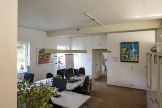 De locatie van deze kantoor- of praktijkruimte is een ideale uitvalsbasis voor meerdere disciplines of branches. En dit dankzij de ligging op...