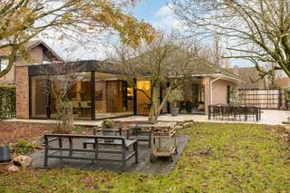 Gerenoveerde woning met 2 en mogelijk 3 slaapkamers met heel erg aangename look & feel. Woning welke in 2022 grotendeels en erg keurig werd...