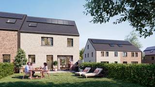 <strong>Welkom in Holsbeek Kesselberg: lot 1</strong><br /><br />Deze halfopen nieuwbouwwoning combineert hedendaags wooncomfort met ruimte voor het hele gezin. De woning beschikt over 4 slaapkamers en is gelegen op een perceel van 325 m². De inpandige garage zorgt voor extra praktisch comfort, terwijl de zolder optioneel kan worden afgewerkt tot extra woon- of bergruimte. Dankzij de uitstekende energiescore van A+ geniet je bovendien van energiezuinig wonen. Je woont hier in een rustige, groene woonbuurt op slechts 4 km van Leuven.