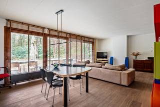 Deze woning is gelegen in een rustig woongebied met bosrijk karakter en bevindt zich vlak bij de verharde weg. Het perceel heeft een ruime...