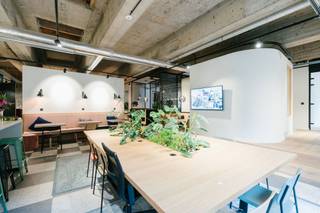 À vendre, superbes bureaux de 540 m² situés au 925, Chaussée de Waterloo, Uccle, dans un quartier dynamique et facilement accessible.Le bâtiment...