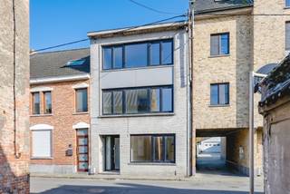Licensed yield property consisting of  3apartments and a spacious garden on the Kaaldries in Hamme. Ideally located close to stores, schools...
