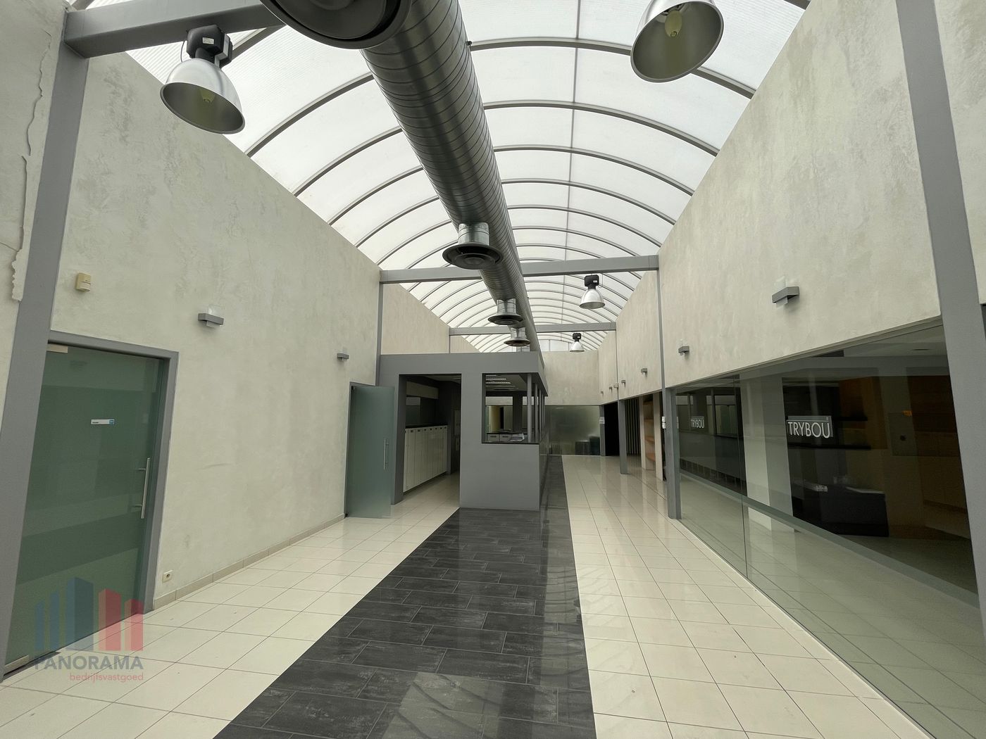 MULTIFUNCTIONEEL BEDRIJFSGEBOUW BESTAANDE UIT SHOWROOM/KANTOOR/MAGAZIJN - foto 5