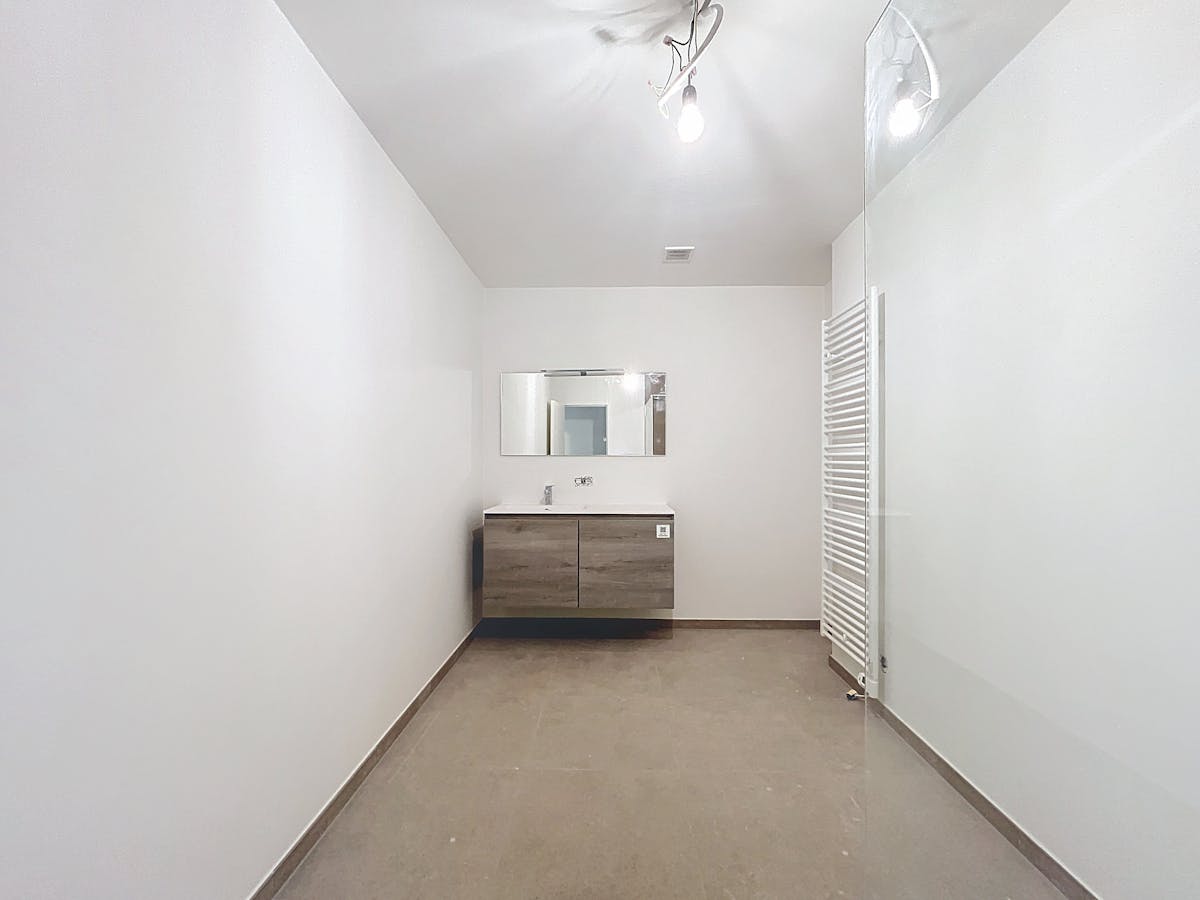 Gerenoveerd appartement te huur in centrum Kortrijk! - foto 5