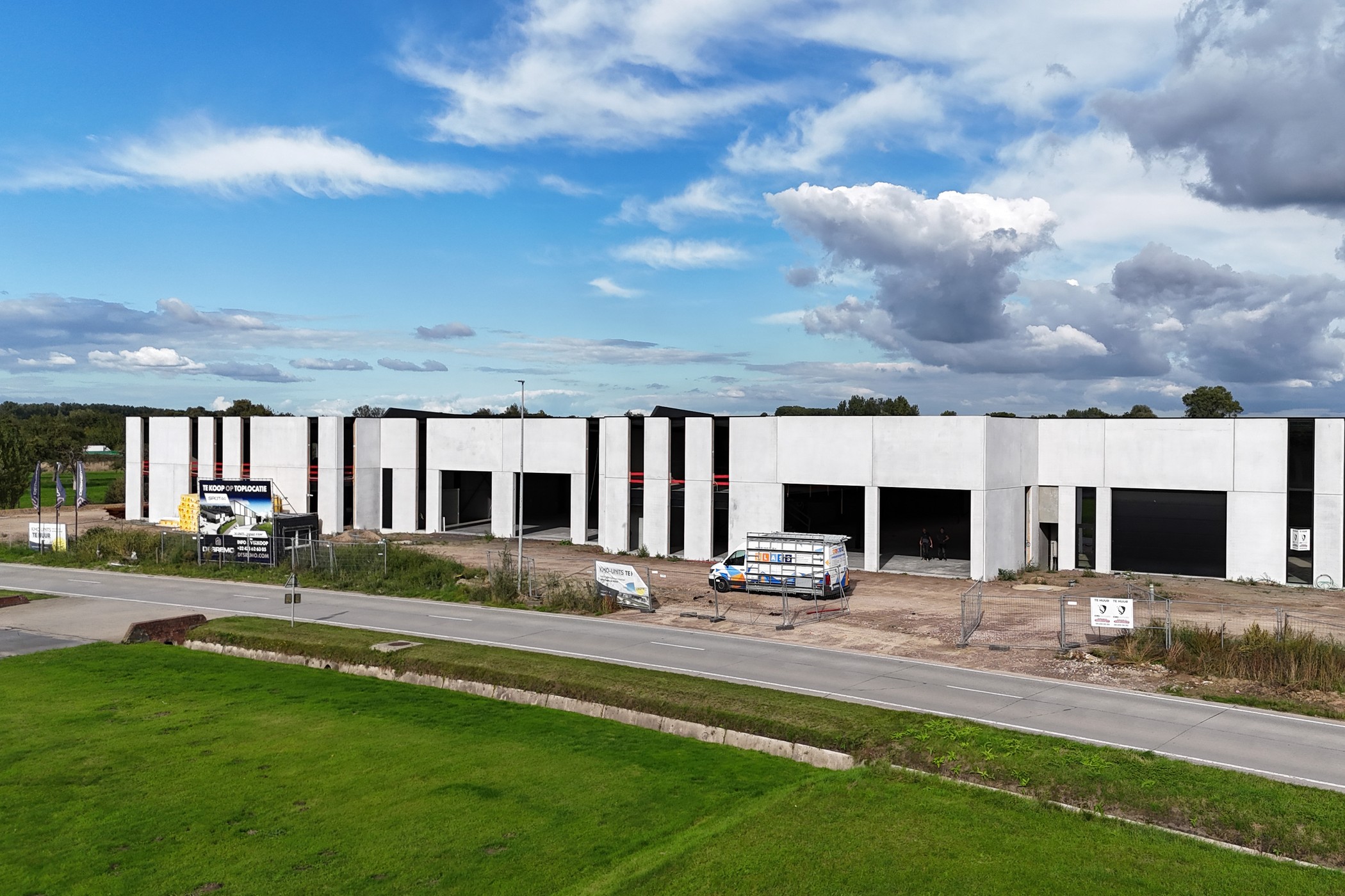 Nieuwbouw KMO-unit 884m² in Deinze - foto 2