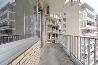 Appartement gelegen op de 5de verdieping  links in een gebouw met 6 verdiepingen hoog. Het Stadspark net om de hoek en in de onmiddellijke...