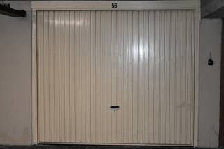 Autobox te huur op verdieping -2 van de residentie Belle Vue. De garagebox is uitgerust met een kantelpoort en beschikt over een lichtpunt aan...