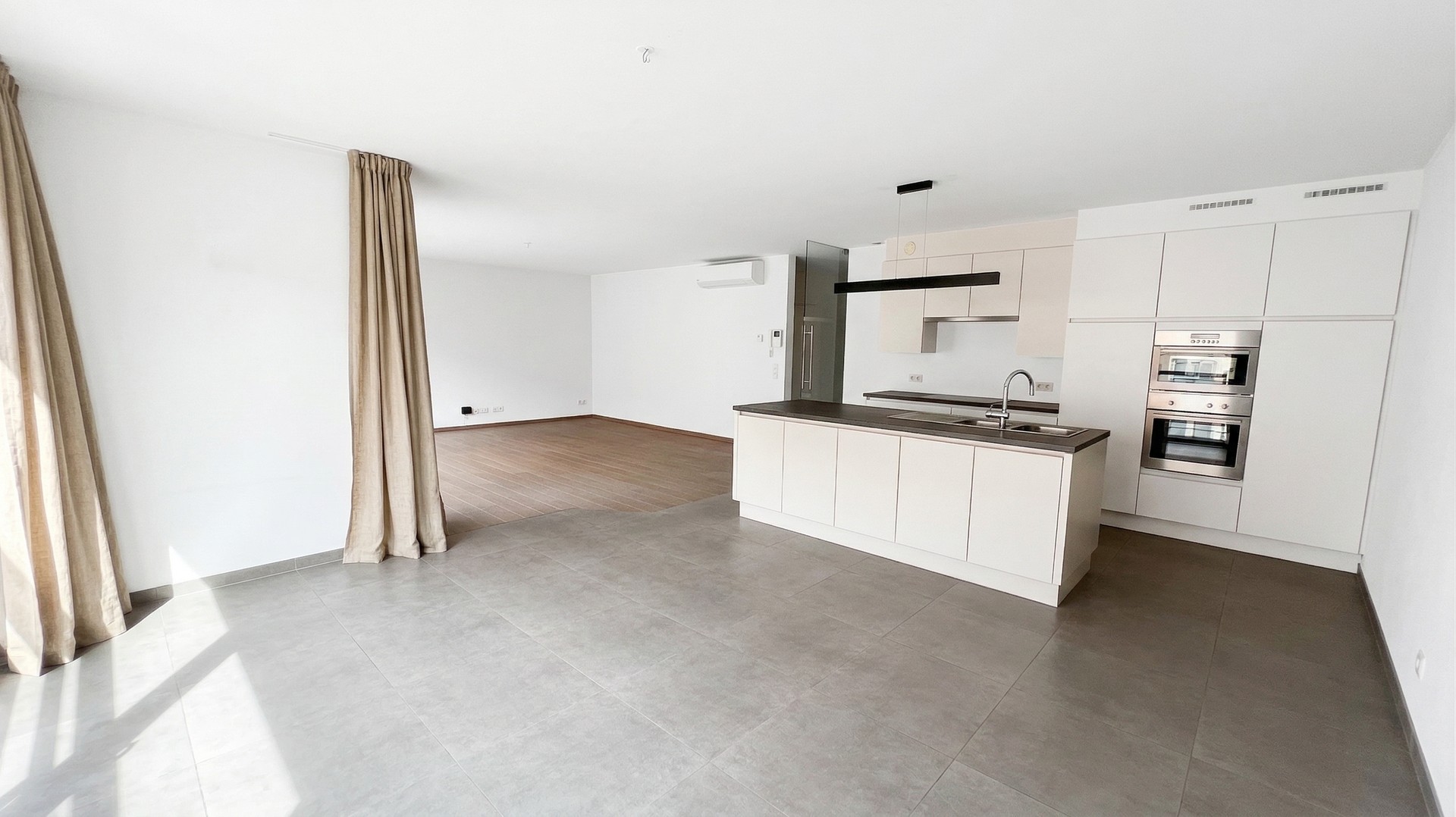Stijlvol en energiezuinig appartement met twee terrassen in hartje Roeselare - foto 2
