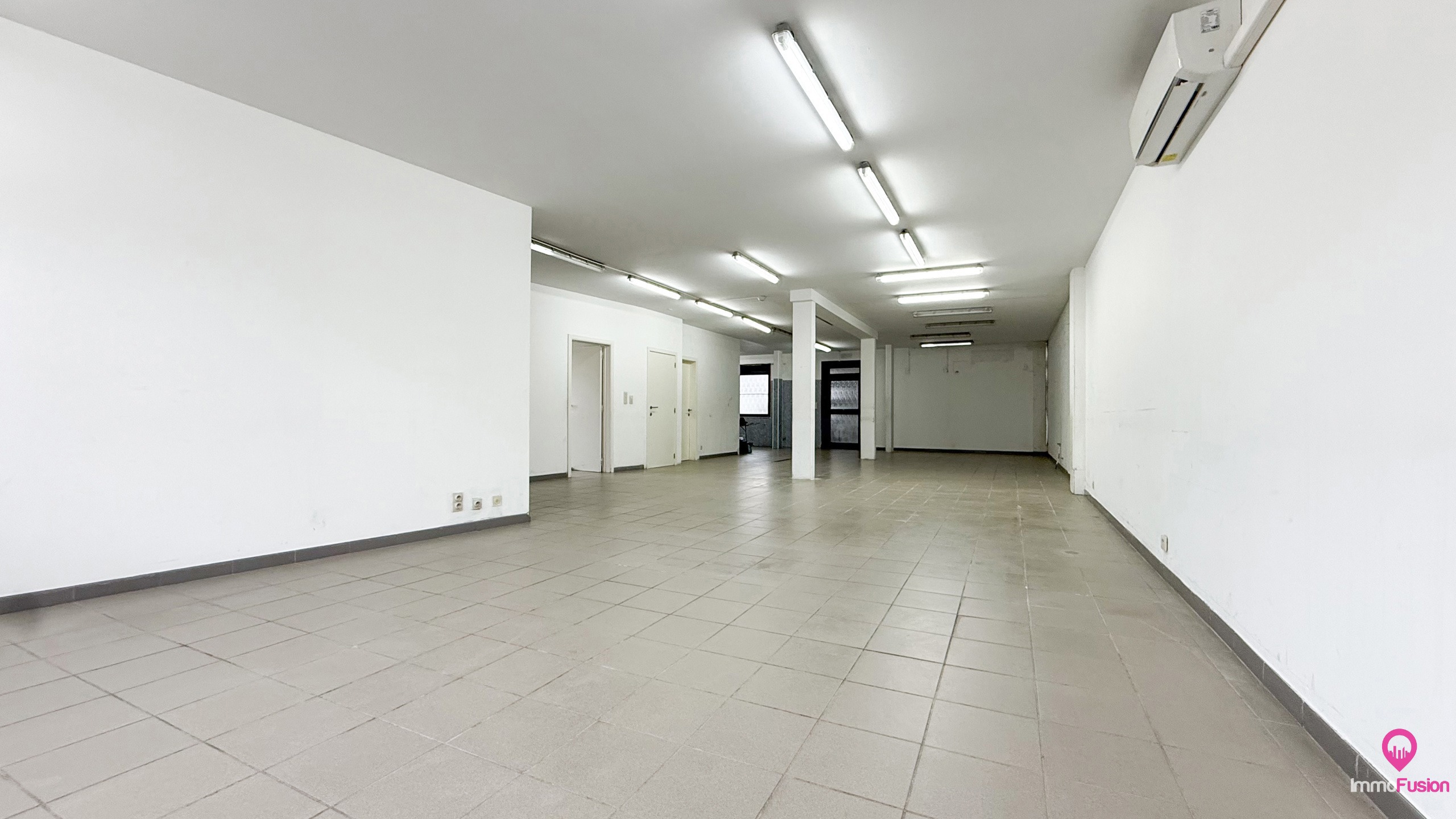 Handelspand met woonst op zeer goede commerciele ligging! - foto 5